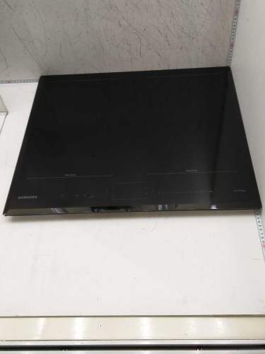 Szkło ceramiczne płyty indukcyjnej Samsung NZ64B5066KK/U1 wersja 00 [DG82-01346A]