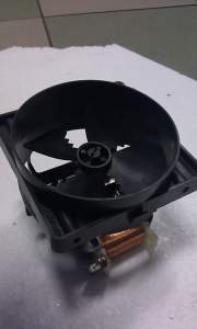 Silnik z wentylatorem do chłodzenia obudowy