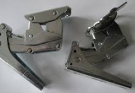 ZAWIASY LODÓWKI GORENJE (2 SZT. W KOMPLECIE - GÓRNY I DOLNY) / 331781