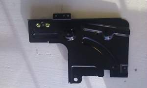 Uchwyt zawiasu prawy zmywarki SAMSUNG DMS400TUB i DMS400TRW