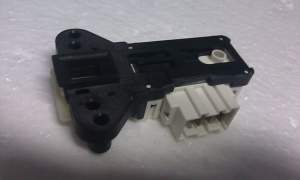 Zamek drzwi z blokadą