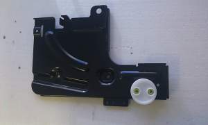 Uchwyt zawiasu lewy zmywarki SAMSUNG DMS400TUB i DMS400TRW